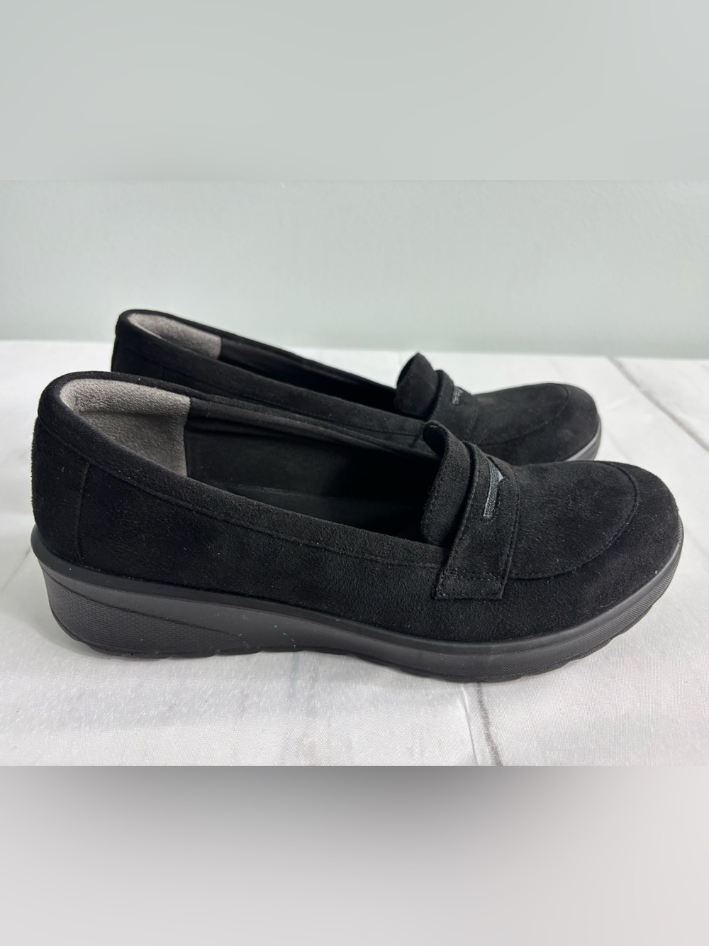 BZees Gamma Slip-On Wedge Loafers Sz 9W Lightweight Soft Anatomical Insole